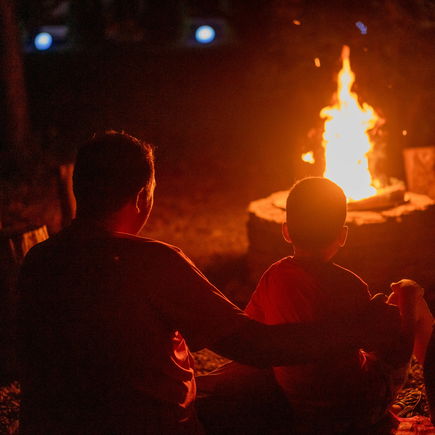 Lagerfeuer mit Kindern: Tipps für ein unvergessliches Outdoor-Erlebnis
