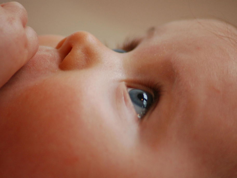 Babygesicht von der Seite