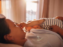 Mein Baby beißt beim Stillen – muss ich abstillen?
