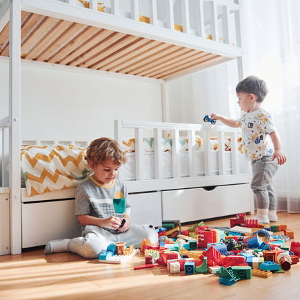 7 Dinge, die nur Kinder kennen, die sich ein Zimmer teilen mussten
