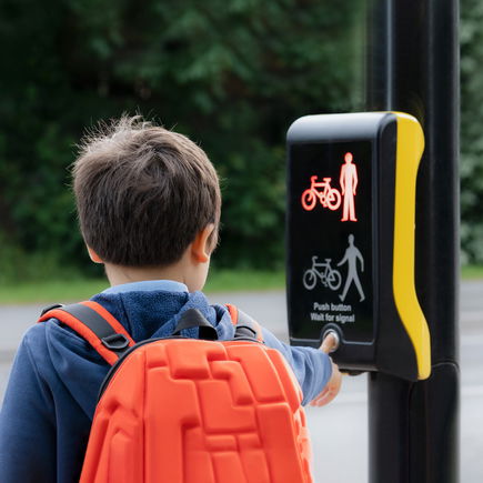 Ab wann dürfen Kinder allein zur Schule gehen?