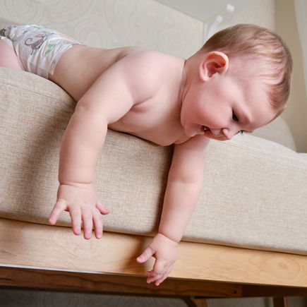 Kind ist aus dem Bett gefallen: Wie soll ich mich verhalten?