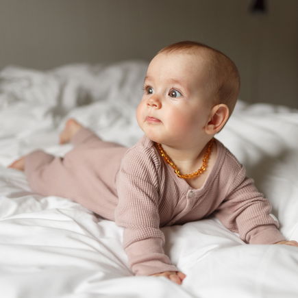 Sind Bernsteinketten für Babys gefährlich? 