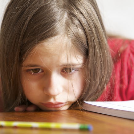 Gehetztes Kind-Syndrom: Anzeichen, dass dein Kind gestresst ist
