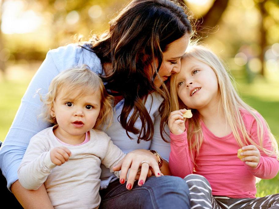 Mutter mit zwei Kindern.