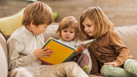 Geschwisterkonstellation: Diese 5 überraschenden Eigenschaften zeichnen das jüngste Kind aus