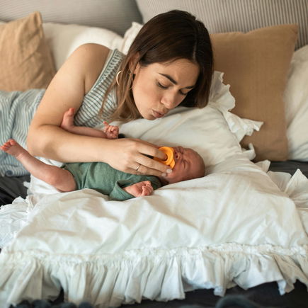 7 Wege, wie ihr euer Baby liebevoll trösten könnt