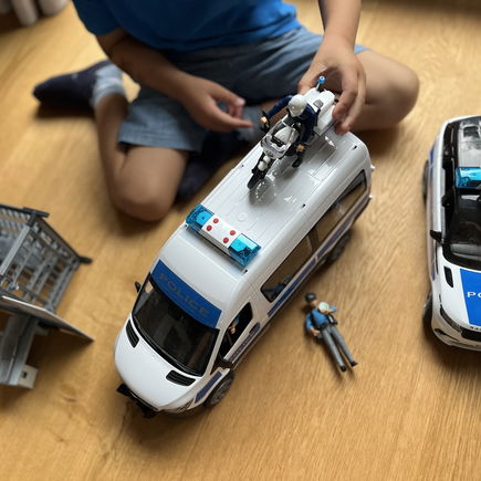 Warum es gut für die kindliche Entwicklung ist, wenn Kinder Polizei spielen ...