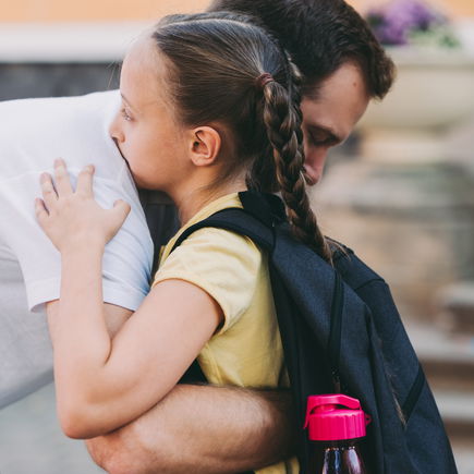 Tränen am 1. Schultag? Was Eltern sagen können, wenn Schulkinder nach den Ferien Abschiedsschmerz fühlen