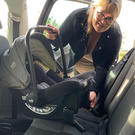 Für frischgebackene Eltern: Die Babyschale "Sprint" mit ISOFIX-Flexibilität von JOIE im Test!