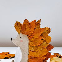 Einen Igel aus Blättern basteln: So schön ist der Herbst!
