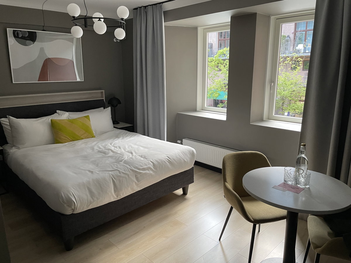 Ein Hotelzimmer