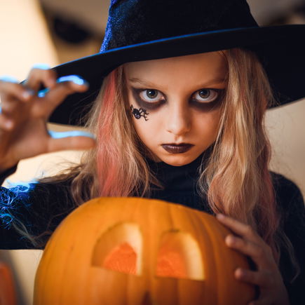 Halloween-Namen: 40 magische Vornamen für Mädchen und Jungen