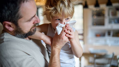Jetzt bewiesen: Kinder sind zwei Tage kürzer krank mit bestimmten Nasentropfen ...