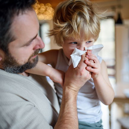 Jetzt bewiesen: Kinder sind zwei Tage kürzer krank mit bestimmten Nasentropfen ...