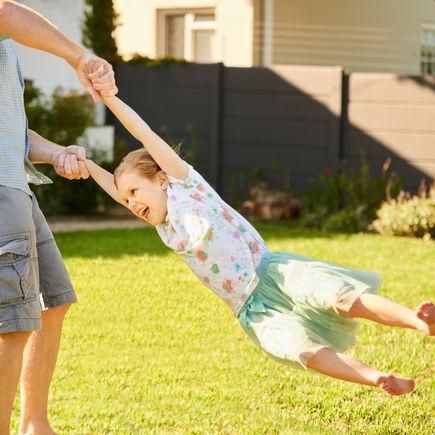 Kinderärzte warnen: "Engelchen flieg" ist gefährlich!