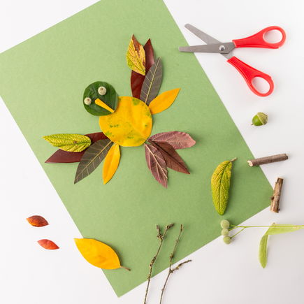 Basteln mit Herbstblättern: Das können schon Kleinkinder!