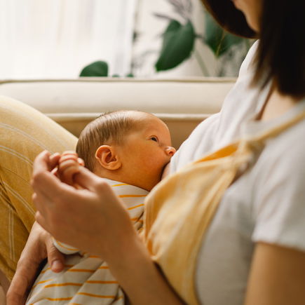 Das Baby richtig anlegen beim Stillen: So macht ihr's