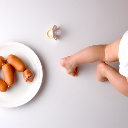 Bitte gebt eurem Baby keine Würstchen! Das ist der Grund
