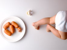 Bitte gebt eurem Baby keine Würstchen! Das ist der Grund