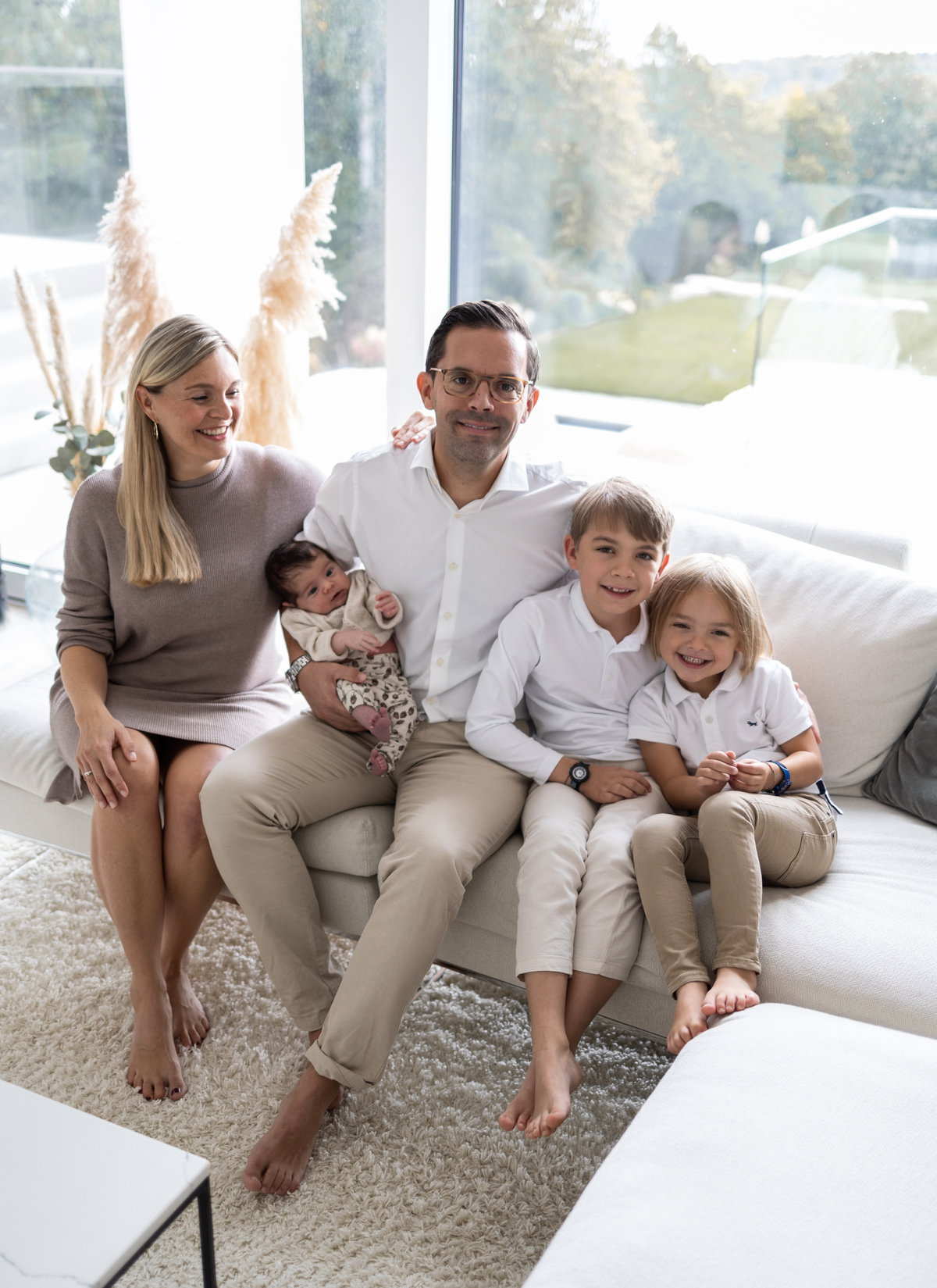 Mama und Papa M. mit ihren Kindern Anna, Louis und Paul.