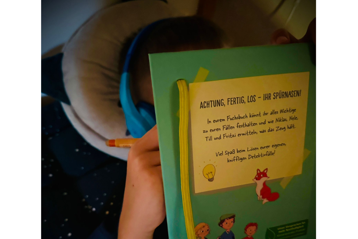 Der Sohn von Testerin Simone ist von dem Hörspiel "Die Fuchsbande" begeistert.