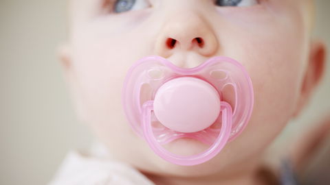 Erstickungsgefahr: Dringender Rückruf für beliebte Baby-Schnuller 