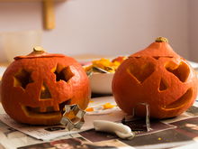 Alles orange: Halloween-Tüten – mit Essbarem gefüllt