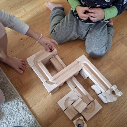Eine Kugelbahn die für Spielspaß sorgt: Das CUBORO JUNIOR Starter Set im Test