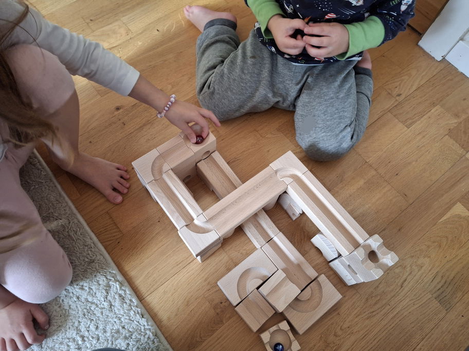 Das Kugelbahnsystem CUBORO JUNIOR im Test.