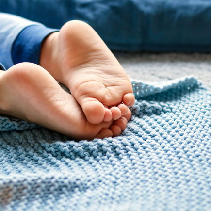 Dürfen Babys und Kinder auch im Winter barfuß laufen?