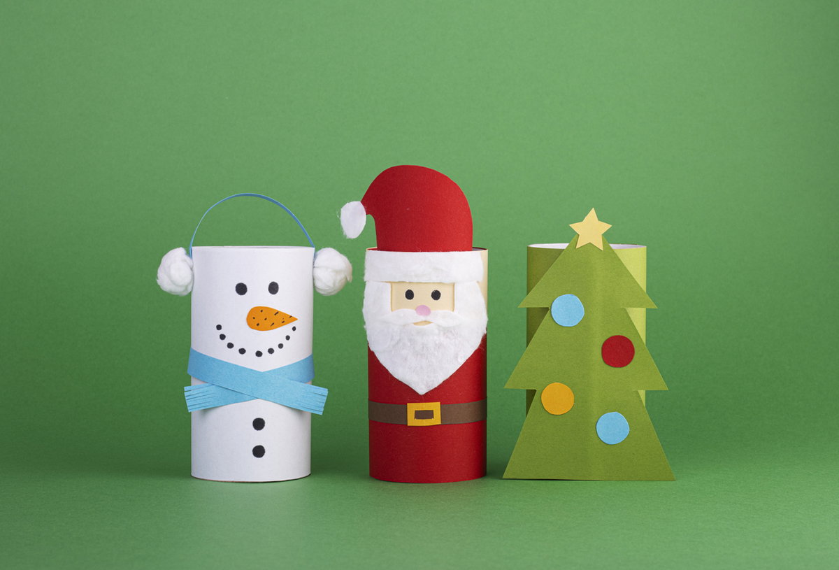 Weihnachtsbasteln mit leeren Klopapierrollen