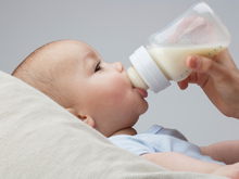 Pre-Milch selber machen: Ärzte warnen vor dem gefährlichen Trend