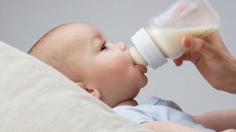 Pre-Milch selber machen: Ärzte warnen vor dem gefährlichen Trend