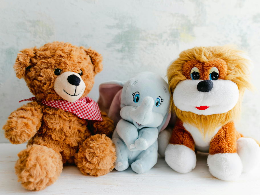 Drei Kuscheltiere