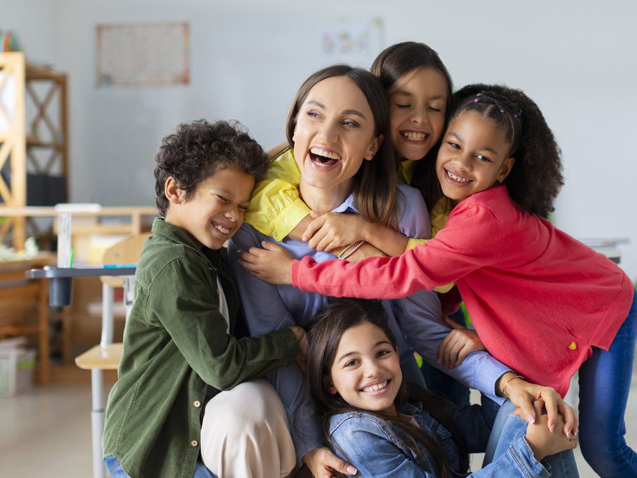 Eine Umarmung für die Lehrerin