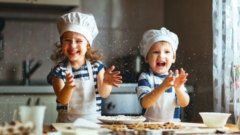 Tipps zum Plätzchen backen mit Kindern – plus das wohl einfachste Rezept der Welt!