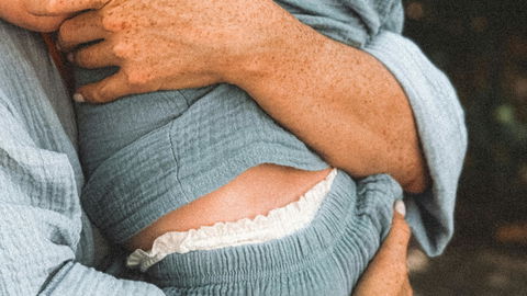 Babys achtsamer wickeln mit der Rollmethode