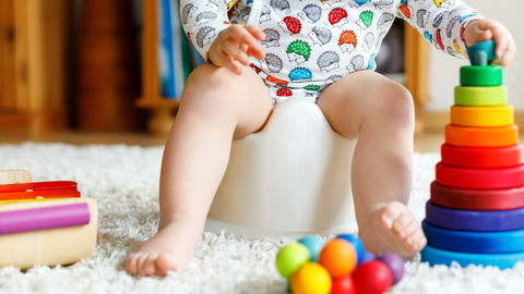 Töpfchentraining mit 18 Monaten? Expertin meint, das können alle Babys!