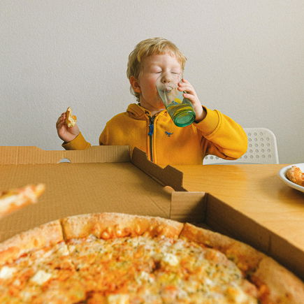 Öko-Test warnt vor Pizzakartons mit Bisphenol A und S