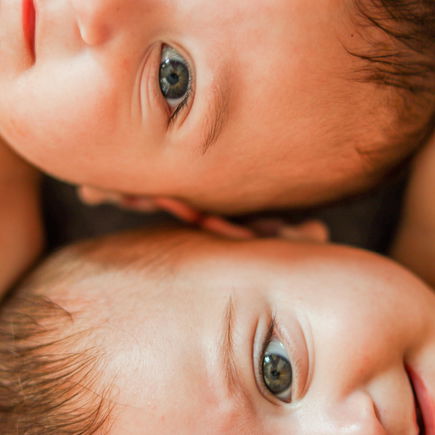 Vater will Zwillings-Babys Tattoo verpassen – damit er sie unterscheiden kann
