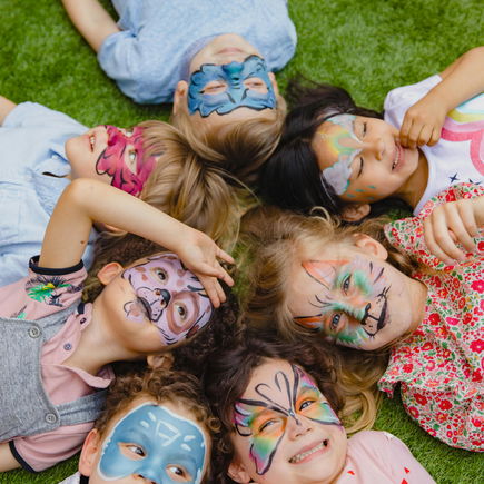 Warum in dänischen Kitas die ganze Gruppe zum Kindergeburtstag eingeladen wird