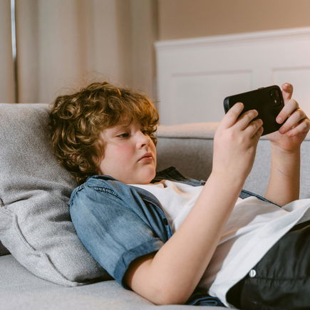 Stiftung Warentest und ZDF-Doku: Spiele-Apps wie Roblox und Brawl Stars taugen nicht für Kids!