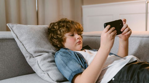 Stiftung Warentest und ZDF-Doku: Spiele-Apps wie Roblox und Brawl Stars taugen nicht für Kids!