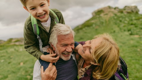 Die Generation X wird Großeltern: Spannende Fakten über die "neuen" Omas und Opas