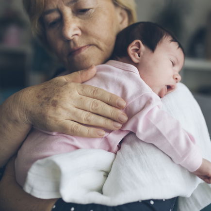 Unverschämt: Schwiegermutter lässt heimlich den Namen des neugeborenen Enkels ändern