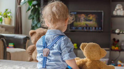 Mediziner warnt: Beliebte Kindersendung kann der kindlichen Gehirnentwicklung schaden!