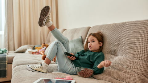 Mit diesem Signal zeigen Kinder, dass es Zeit ist, den Fernseher auszuschalten
