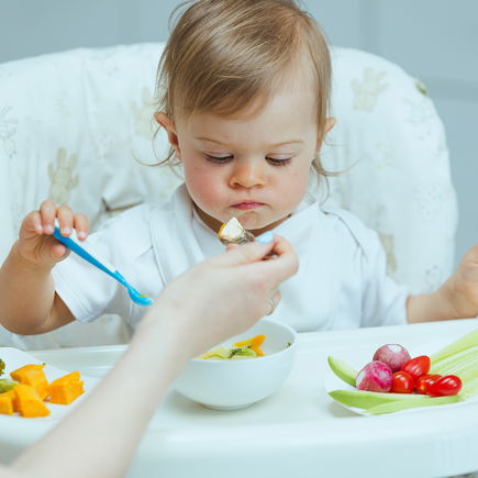 Kinderärztin warnt: Warum Eltern ihrem Baby vorm Schlafen keine Butter geben sollten