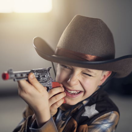Fasching ohne Spielzeugwaffen? Psychologin plädiert FÜR entspannten Umgang